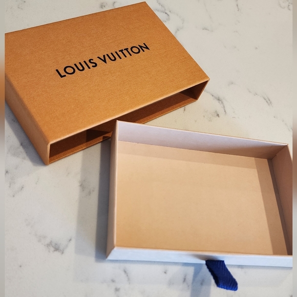 LOUIS VUITTON - Mini giftbox (Authentic) 2 - Picture 2 of 5